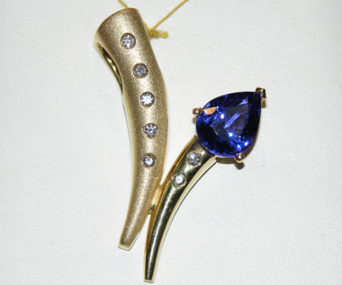 Tanzanite and diamond Pendant