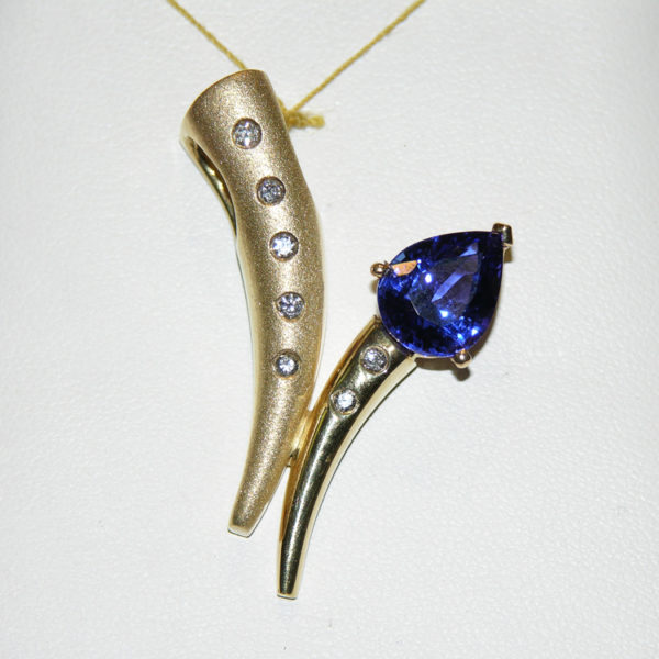 Tanzanite and diamond Pendant